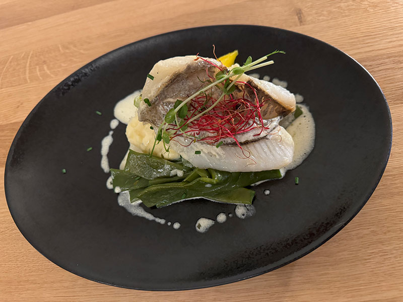 Filet de Saint Pierre au beurre blanc-basilic